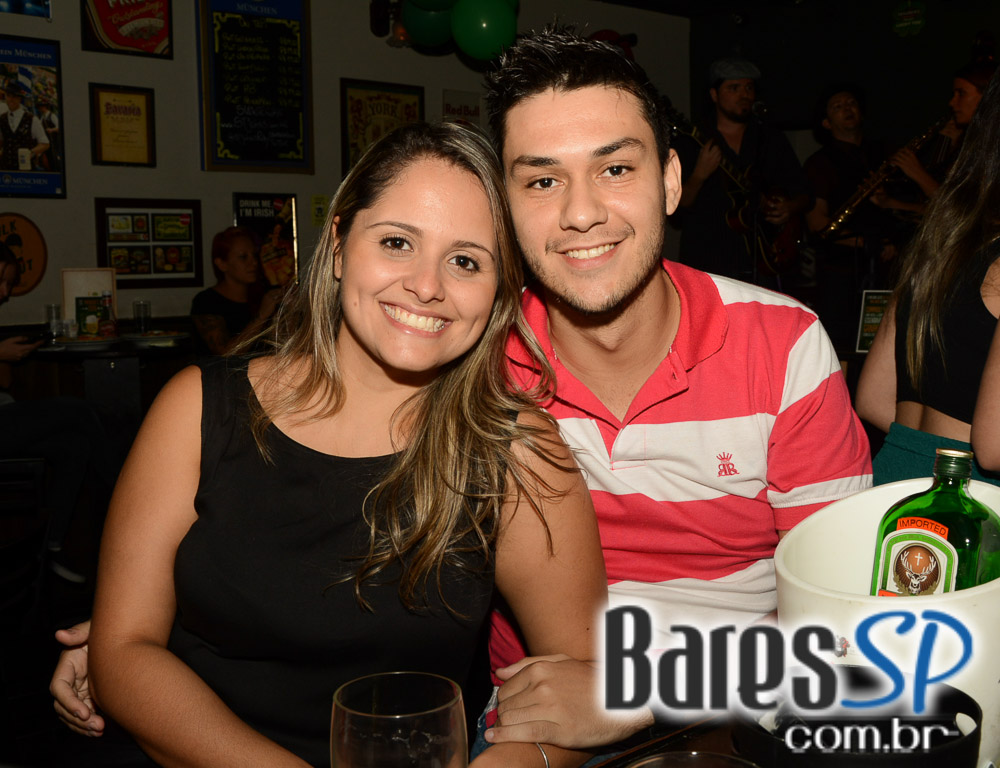 Os agitos da banda Onze 10 no palco do St. John's Irish Pub Os agitos da banda Onze 10 no palco do St. John's Irish Pub