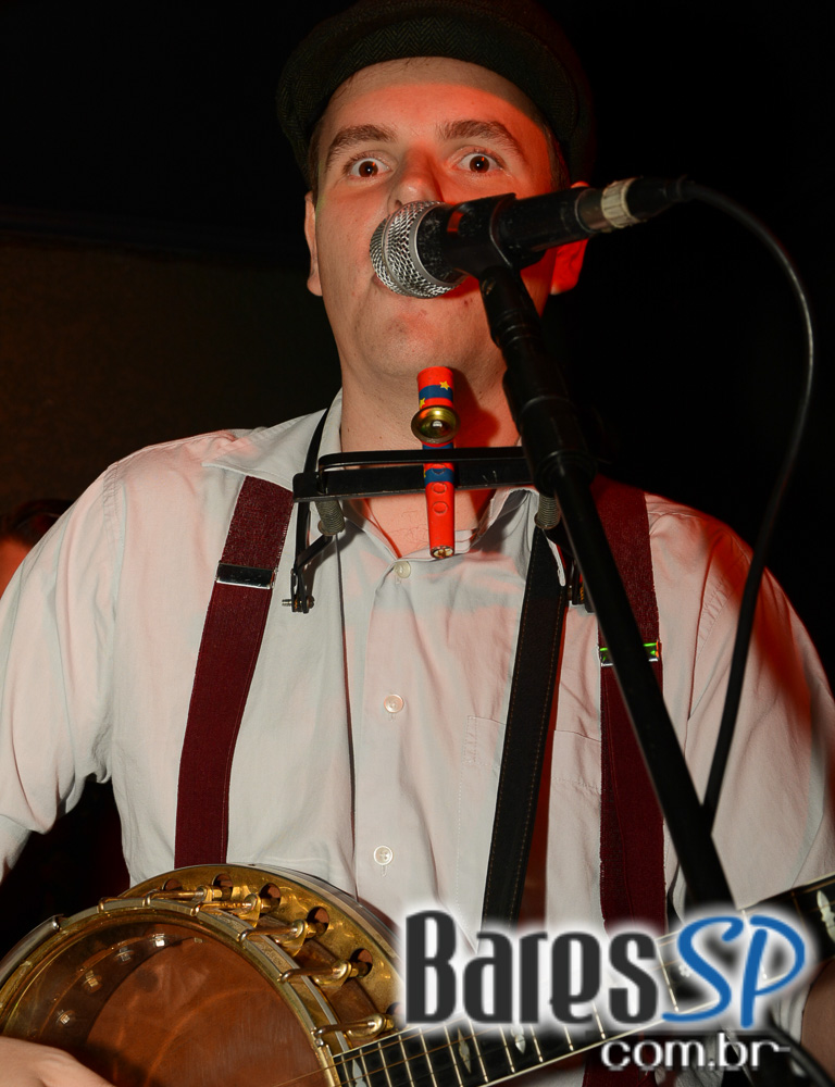 Os agitos da banda Onze 10 no palco do St. John's Irish Pub Os agitos da banda Onze 10 no palco do St. John's Irish Pub