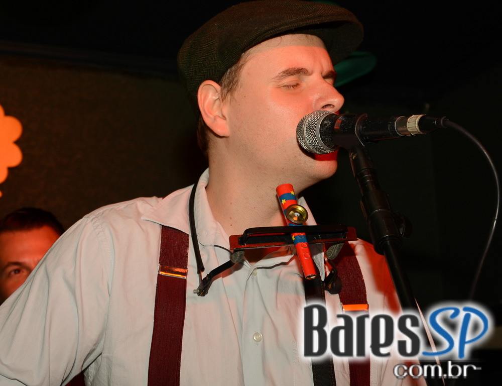 Os agitos da banda Onze 10 no palco do St. John's Irish Pub Os agitos da banda Onze 10 no palco do St. John's Irish Pub