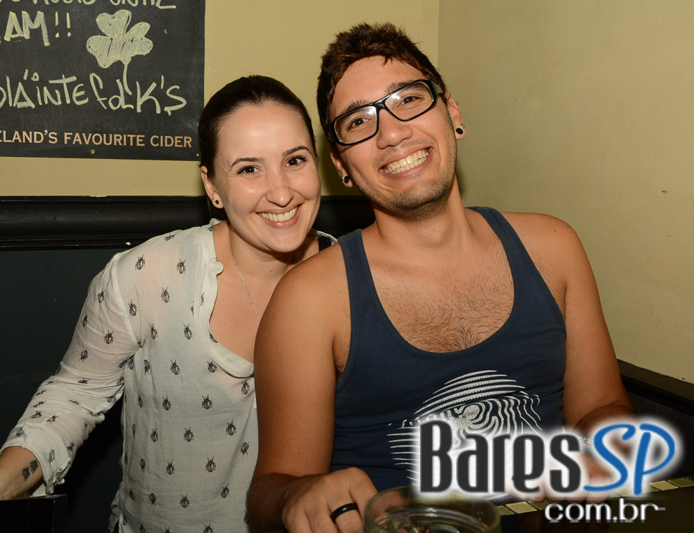 Os agitos da banda Onze 10 no palco do St. John's Irish Pub Os agitos da banda Onze 10 no palco do St. John's Irish Pub