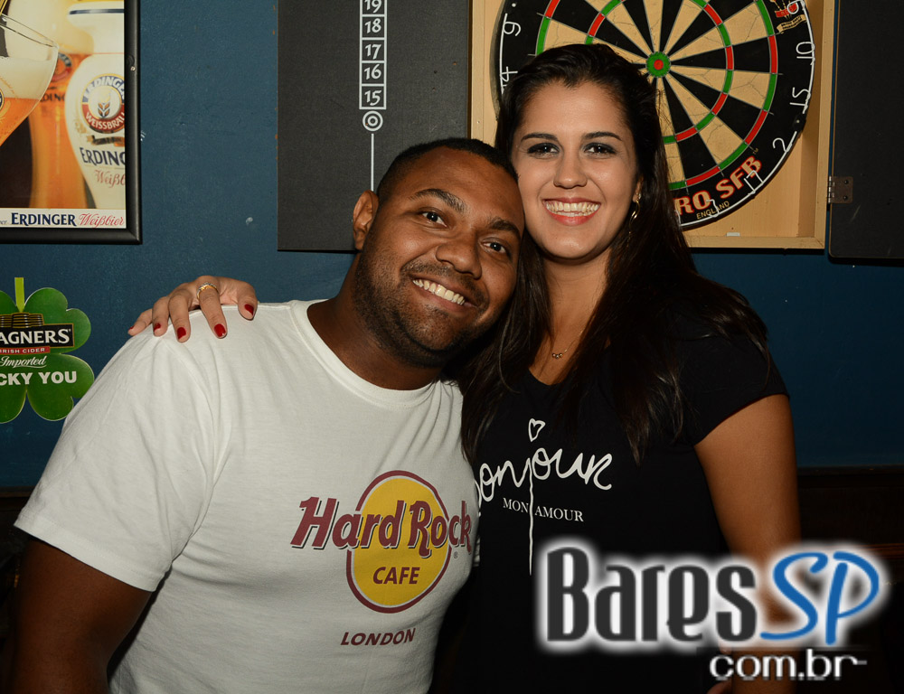 Os agitos da banda Onze 10 no palco do St. John's Irish Pub Os agitos da banda Onze 10 no palco do St. John's Irish Pub