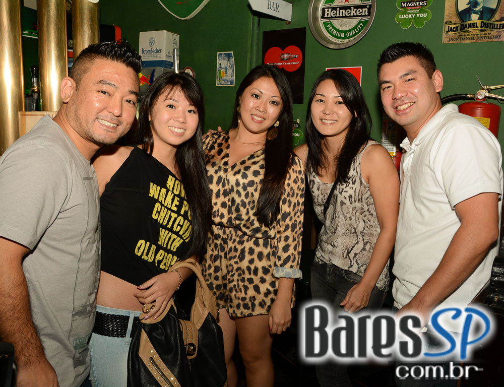 Os agitos da banda Onze 10 no palco do St. John's Irish Pub Os agitos da banda Onze 10 no palco do St. John's Irish Pub