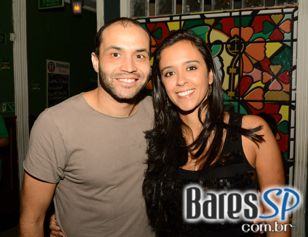 Os agitos da banda Onze 10 no palco do St. John's Irish Pub Os agitos da banda Onze 10 no palco do St. John's Irish Pub