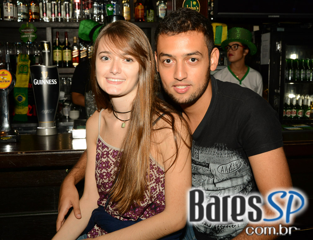 Os agitos da banda Onze 10 no palco do St. John's Irish Pub Os agitos da banda Onze 10 no palco do St. John's Irish Pub