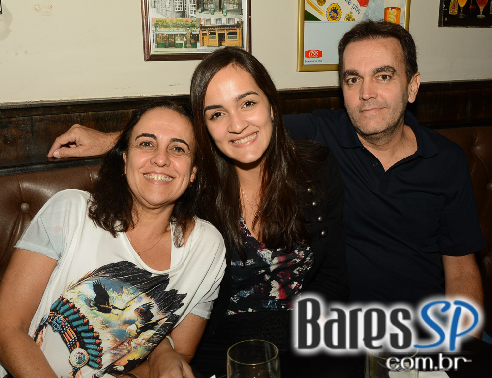 Os agitos da banda Onze 10 no palco do St. John's Irish Pub Os agitos da banda Onze 10 no palco do St. John's Irish Pub