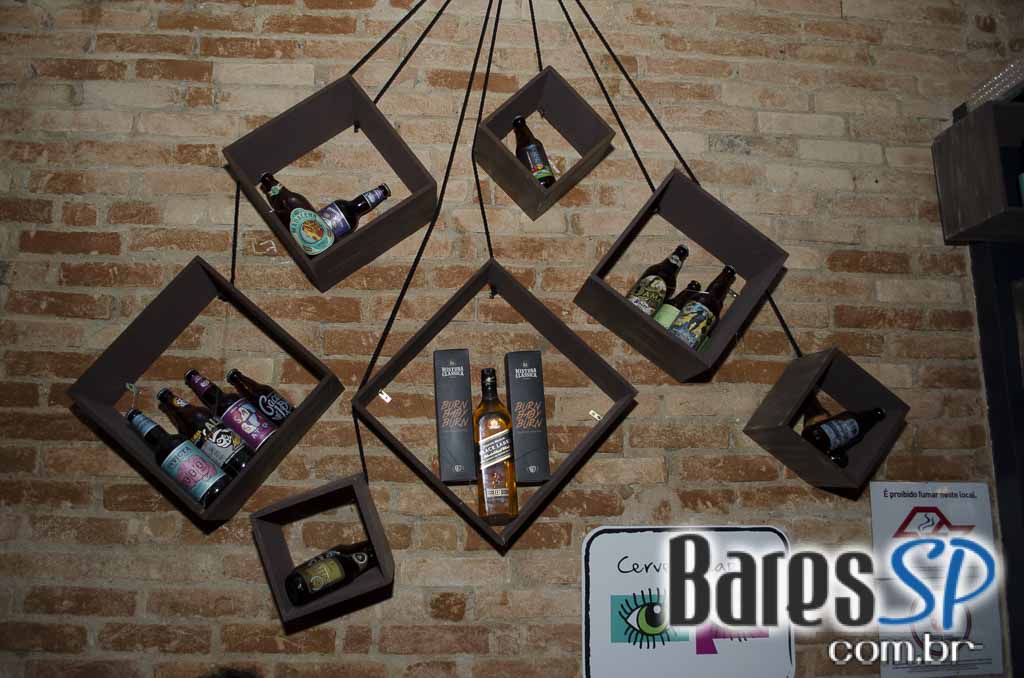 De Bruer ofereceu diversas opções de cervejas e petiscos no happy hour De Bruer ofereceu diversas opções de cervejas e petiscos no happy hour