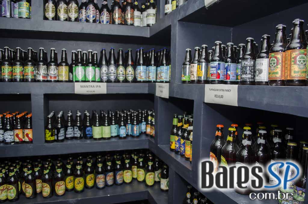 De Bruer ofereceu diversas opções de cervejas e petiscos no happy hour De Bruer ofereceu diversas opções de cervejas e petiscos no happy hour