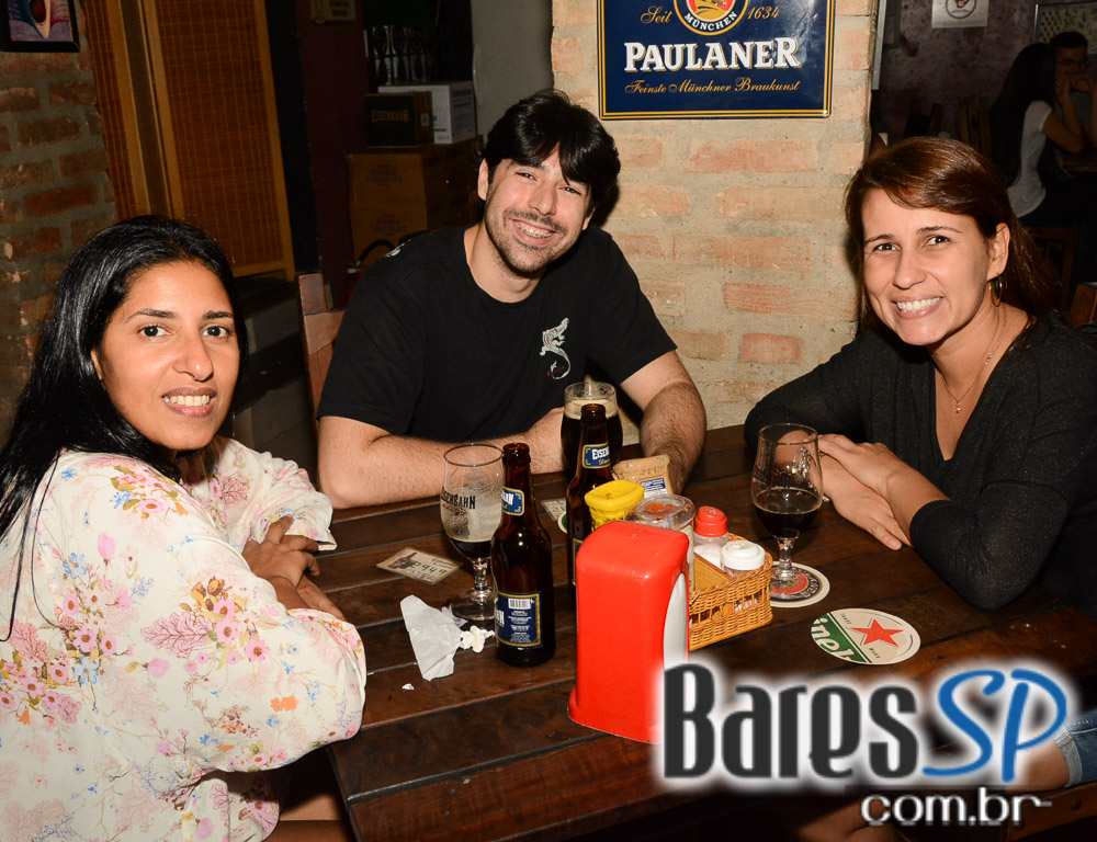 Sábado com ampla carta de cervejas e petiscos variados no Deep Bar Sábado com ampla carta de cervejas e petiscos variados no Deep Bar