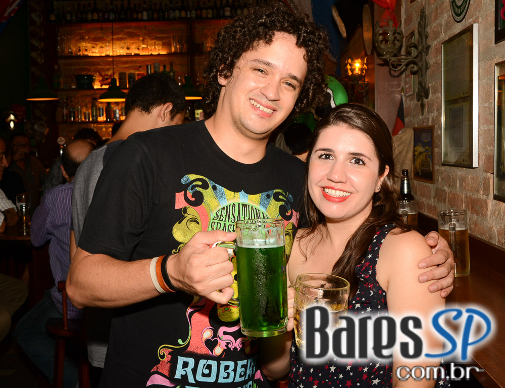 Sábado com ampla carta de cervejas e petiscos variados no Deep Bar Sábado com ampla carta de cervejas e petiscos variados no Deep Bar