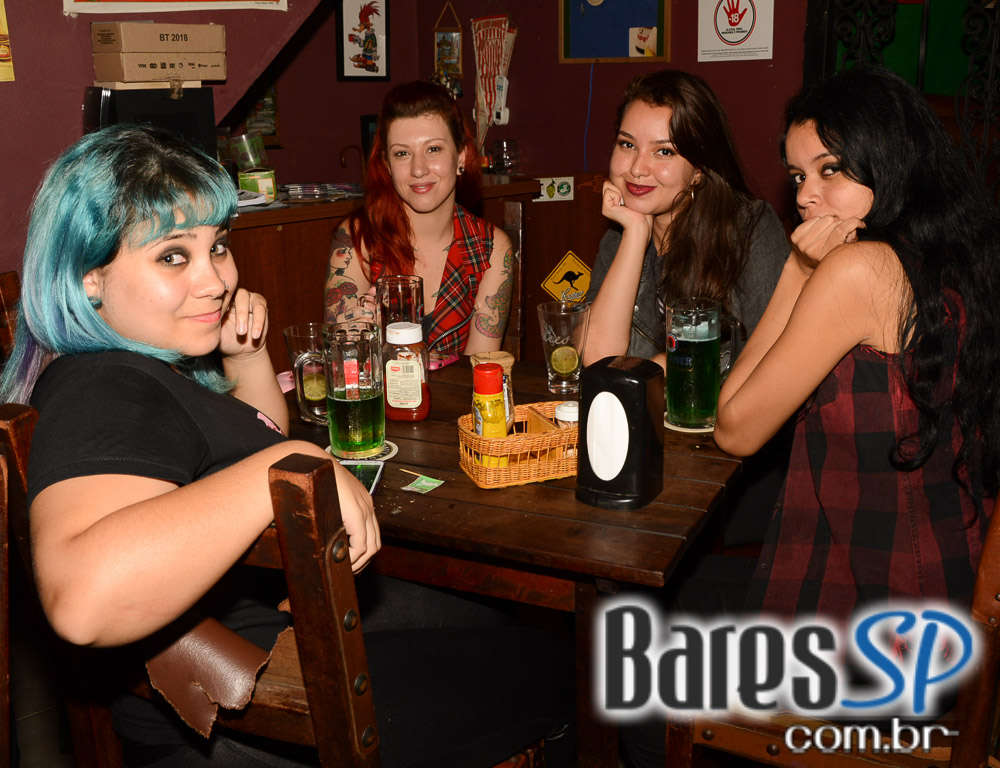 Sábado com ampla carta de cervejas e petiscos variados no Deep Bar Sábado com ampla carta de cervejas e petiscos variados no Deep Bar