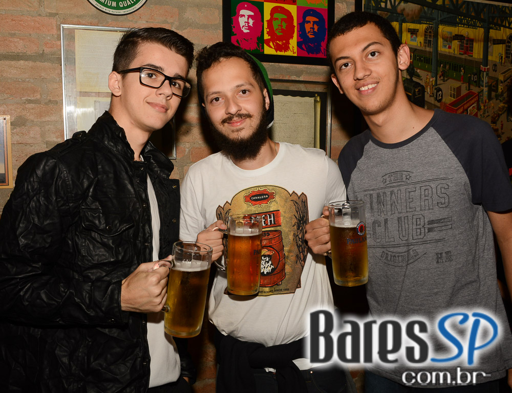 Sábado com ampla carta de cervejas e petiscos variados no Deep Bar Sábado com ampla carta de cervejas e petiscos variados no Deep Bar