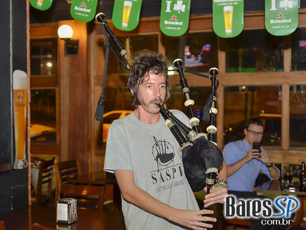 Happy Hour com Double Chope Sol e muitos petiscos no Old Town Pub Happy Hour com Double Chope Sol e muitos petiscos no Old Town Pub