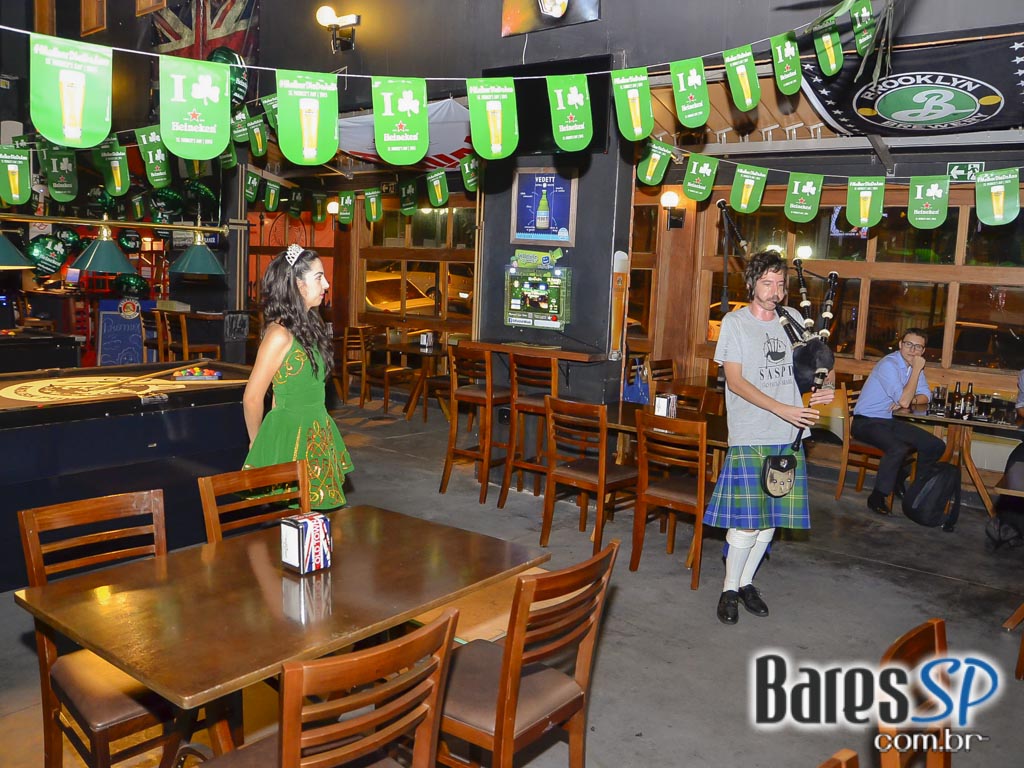 Happy Hour com Double Chope Sol e muitos petiscos no Old Town Pub Happy Hour com Double Chope Sol e muitos petiscos no Old Town Pub