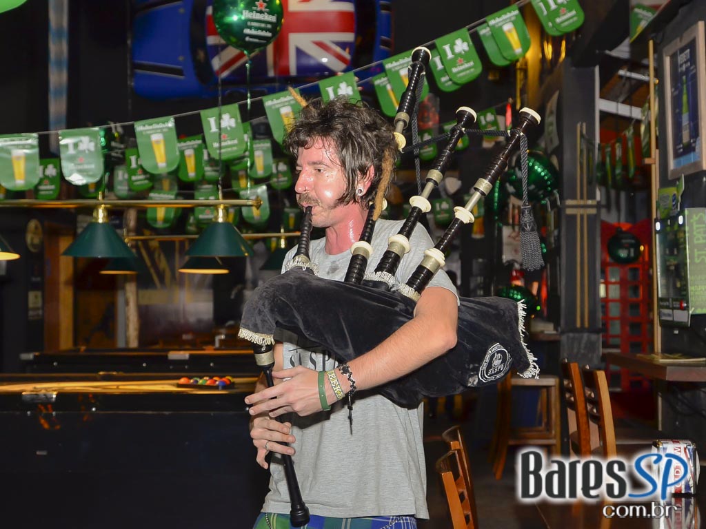 Happy Hour com Double Chope Sol e muitos petiscos no Old Town Pub Happy Hour com Double Chope Sol e muitos petiscos no Old Town Pub