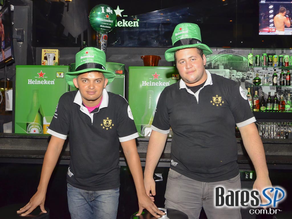 Happy Hour com Double Chope Sol e muitos petiscos no Old Town Pub Happy Hour com Double Chope Sol e muitos petiscos no Old Town Pub