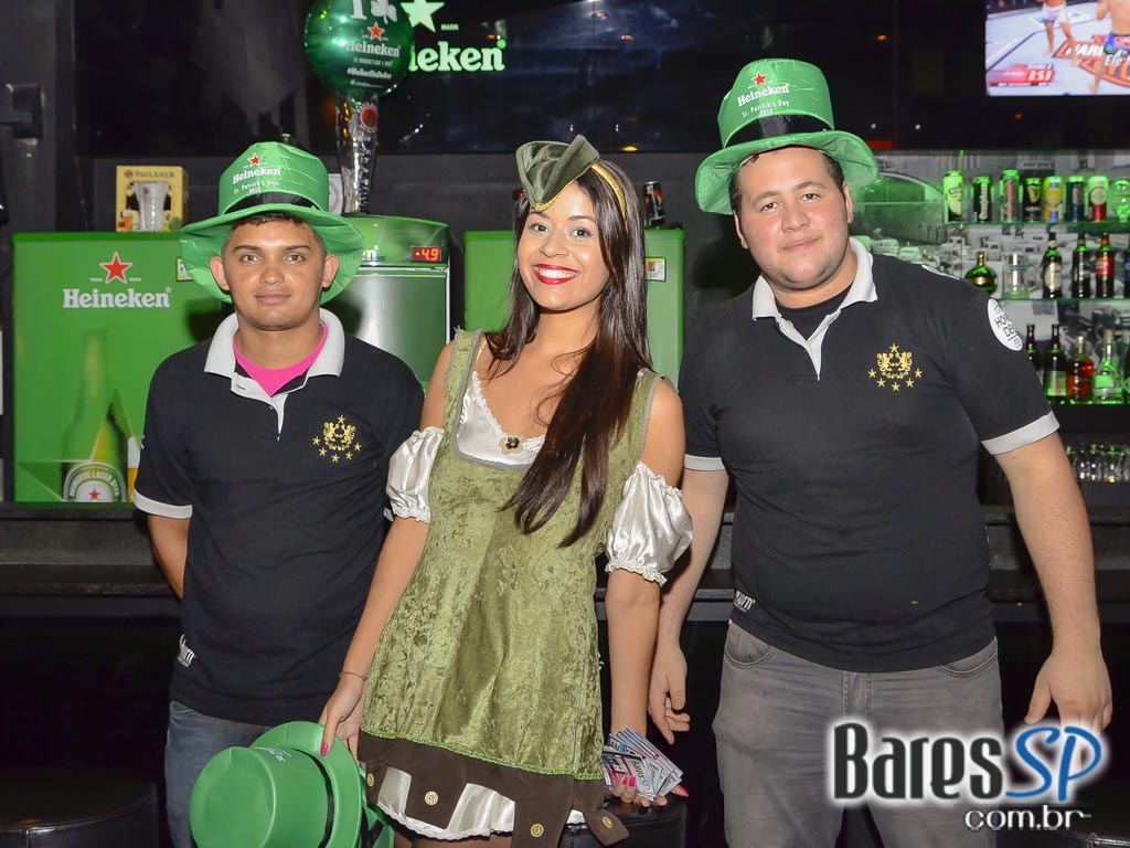 Happy Hour com Double Chope Sol e muitos petiscos no Old Town Pub Happy Hour com Double Chope Sol e muitos petiscos no Old Town Pub