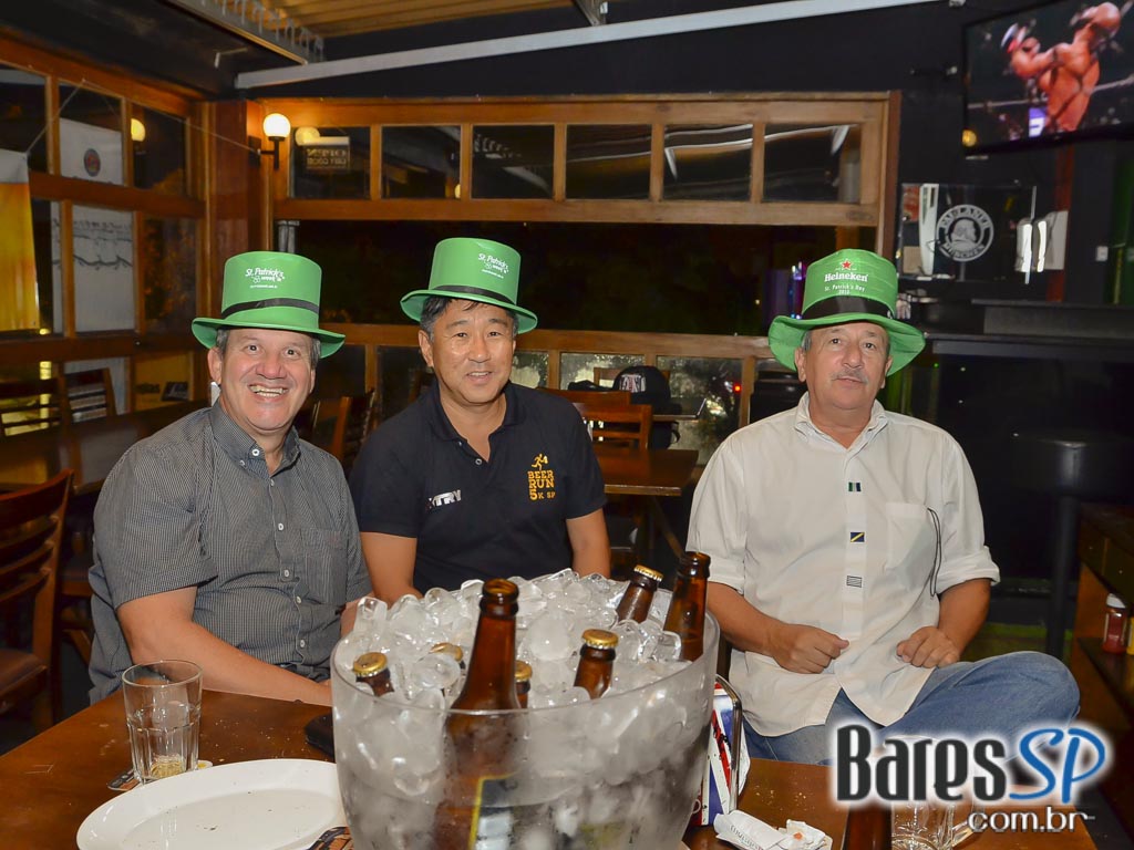 Happy Hour com Double Chope Sol e muitos petiscos no Old Town Pub Happy Hour com Double Chope Sol e muitos petiscos no Old Town Pub