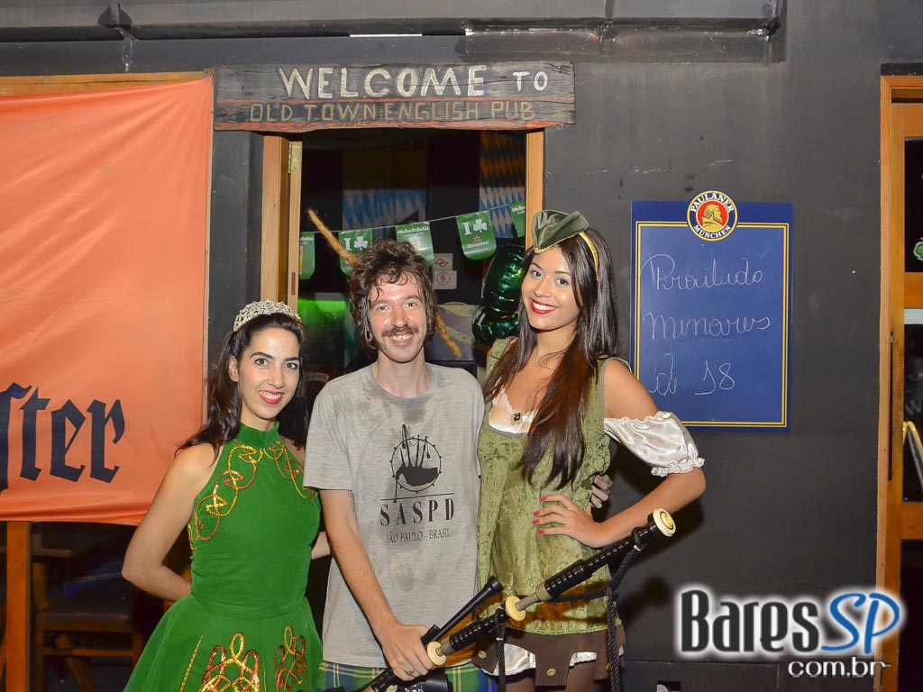 Happy Hour com Double Chope Sol e muitos petiscos no Old Town Pub Happy Hour com Double Chope Sol e muitos petiscos no Old Town Pub