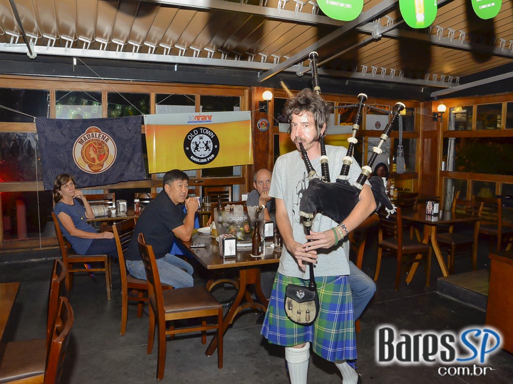 Happy Hour com Double Chope Sol e muitos petiscos no Old Town Pub Happy Hour com Double Chope Sol e muitos petiscos no Old Town Pub