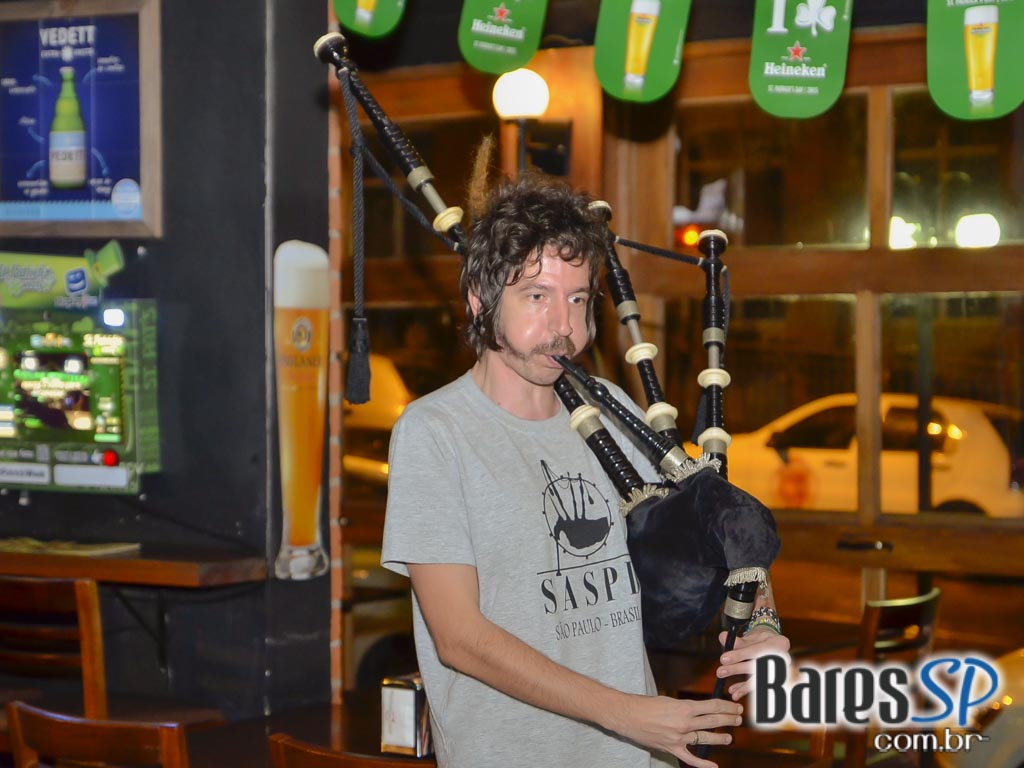 Happy Hour com Double Chope Sol e muitos petiscos no Old Town Pub Happy Hour com Double Chope Sol e muitos petiscos no Old Town Pub