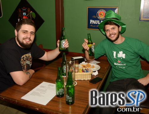 Show do 66 Unplugged animou o St. Patrick's Day do Goodfellas Bar
