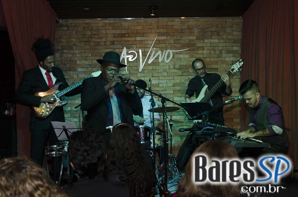 Dom Paulinho Lima se apresentou sábado no palco do Ao Vivo Music Dom Paulinho Lima se apresentou sábado no palco do Ao Vivo Music