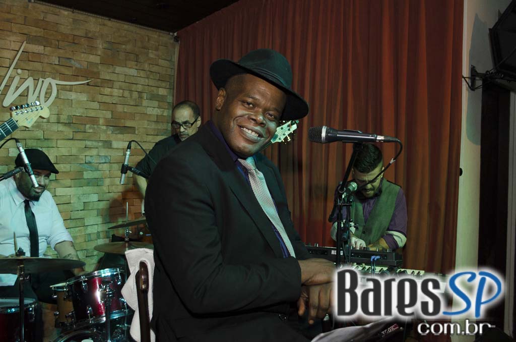 Dom Paulinho Lima se apresentou sábado no palco do Ao Vivo Music Dom Paulinho Lima se apresentou sábado no palco do Ao Vivo Music