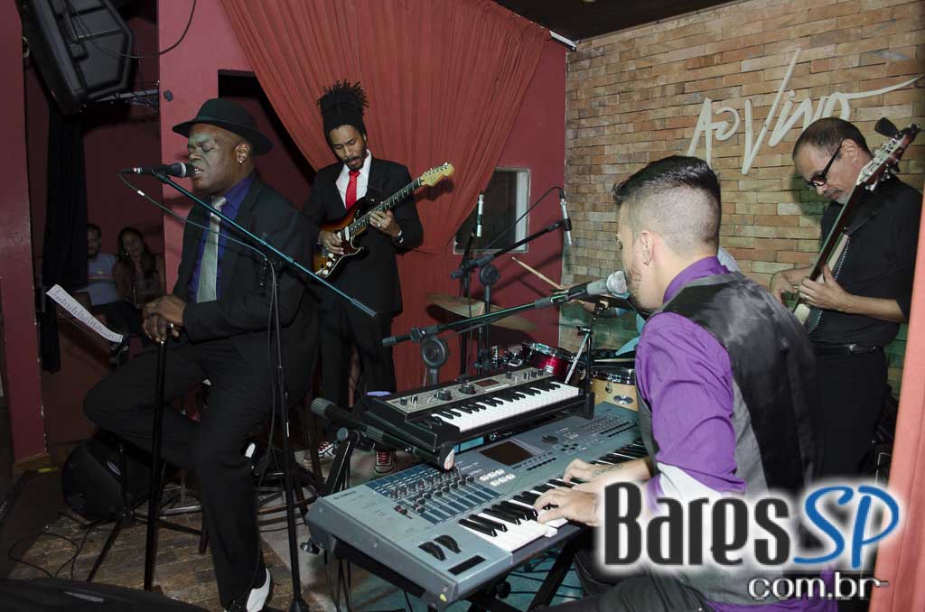 Dom Paulinho Lima se apresentou sábado no palco do Ao Vivo Music Dom Paulinho Lima se apresentou sábado no palco do Ao Vivo Music