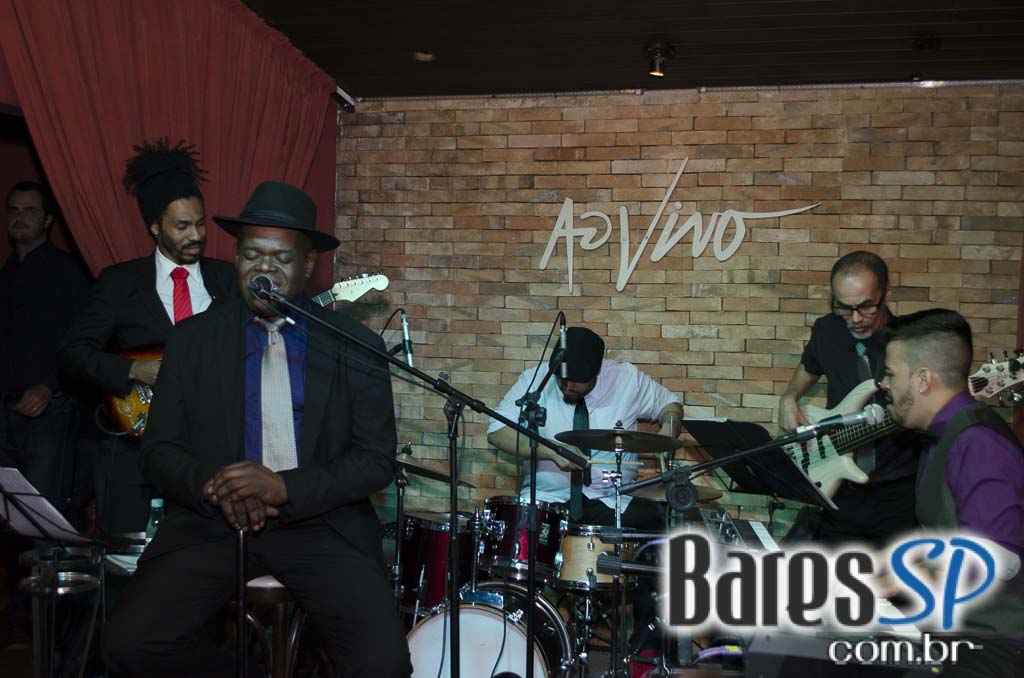 Dom Paulinho Lima se apresentou sábado no palco do Ao Vivo Music Dom Paulinho Lima se apresentou sábado no palco do Ao Vivo Music