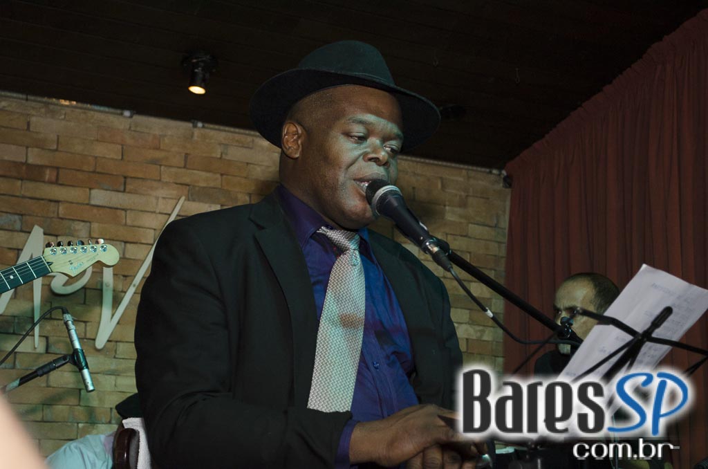 Dom Paulinho Lima se apresentou sábado no palco do Ao Vivo Music Dom Paulinho Lima se apresentou sábado no palco do Ao Vivo Music