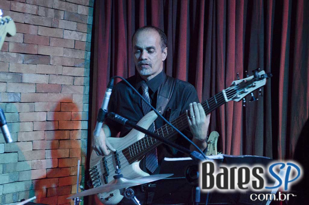 Dom Paulinho Lima se apresentou sábado no palco do Ao Vivo Music Dom Paulinho Lima se apresentou sábado no palco do Ao Vivo Music