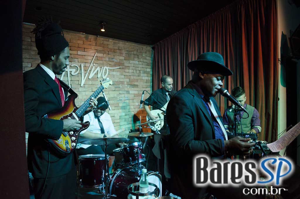 Dom Paulinho Lima se apresentou sábado no palco do Ao Vivo Music Dom Paulinho Lima se apresentou sábado no palco do Ao Vivo Music