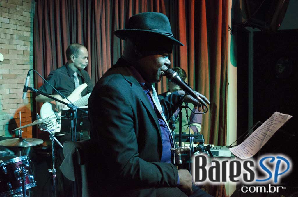 Dom Paulinho Lima se apresentou sábado no palco do Ao Vivo Music Dom Paulinho Lima se apresentou sábado no palco do Ao Vivo Music