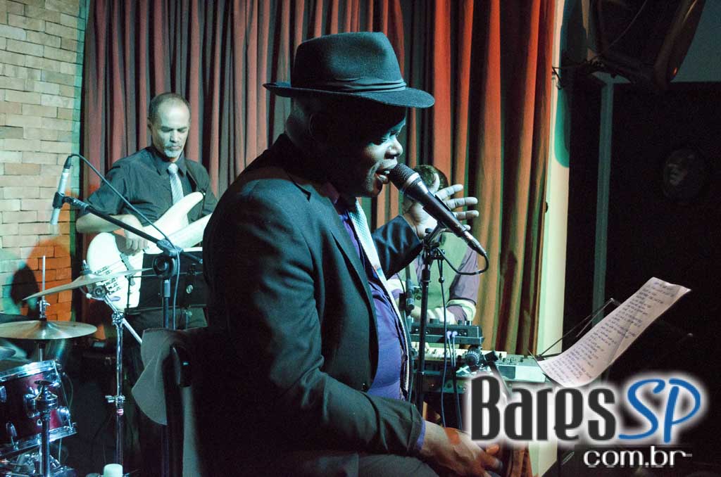 Dom Paulinho Lima se apresentou sábado no palco do Ao Vivo Music Dom Paulinho Lima se apresentou sábado no palco do Ao Vivo Music