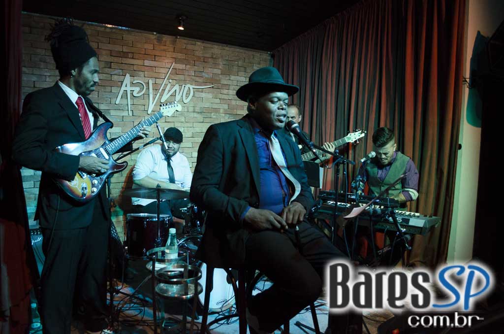 Dom Paulinho Lima se apresentou sábado no palco do Ao Vivo Music Dom Paulinho Lima se apresentou sábado no palco do Ao Vivo Music