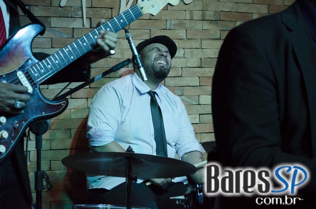 Dom Paulinho Lima se apresentou sábado no palco do Ao Vivo Music Dom Paulinho Lima se apresentou sábado no palco do Ao Vivo Music