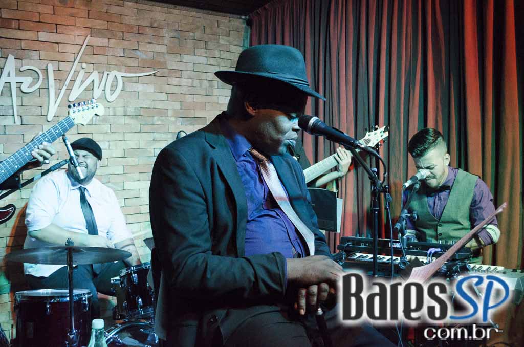 Dom Paulinho Lima se apresentou sábado no palco do Ao Vivo Music Dom Paulinho Lima se apresentou sábado no palco do Ao Vivo Music