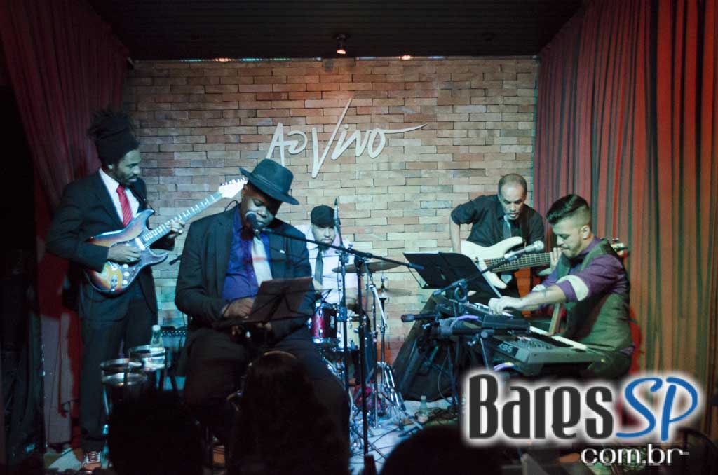 Dom Paulinho Lima se apresentou sábado no palco do Ao Vivo Music Dom Paulinho Lima se apresentou sábado no palco do Ao Vivo Music