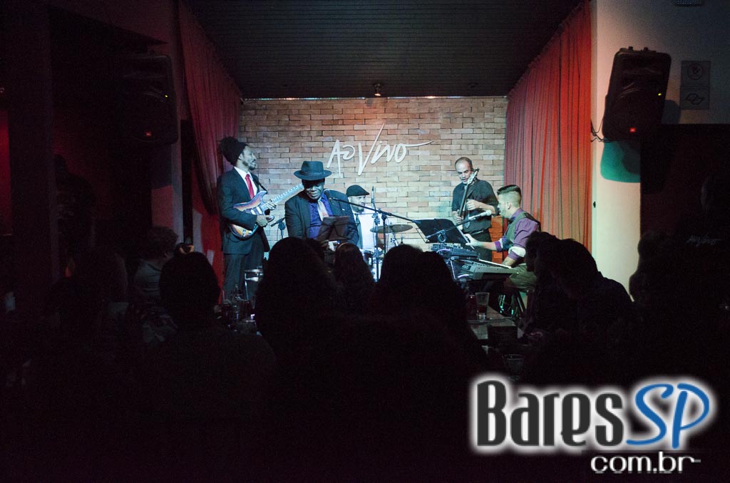 Dom Paulinho Lima se apresentou sábado no palco do Ao Vivo Music Dom Paulinho Lima se apresentou sábado no palco do Ao Vivo Music