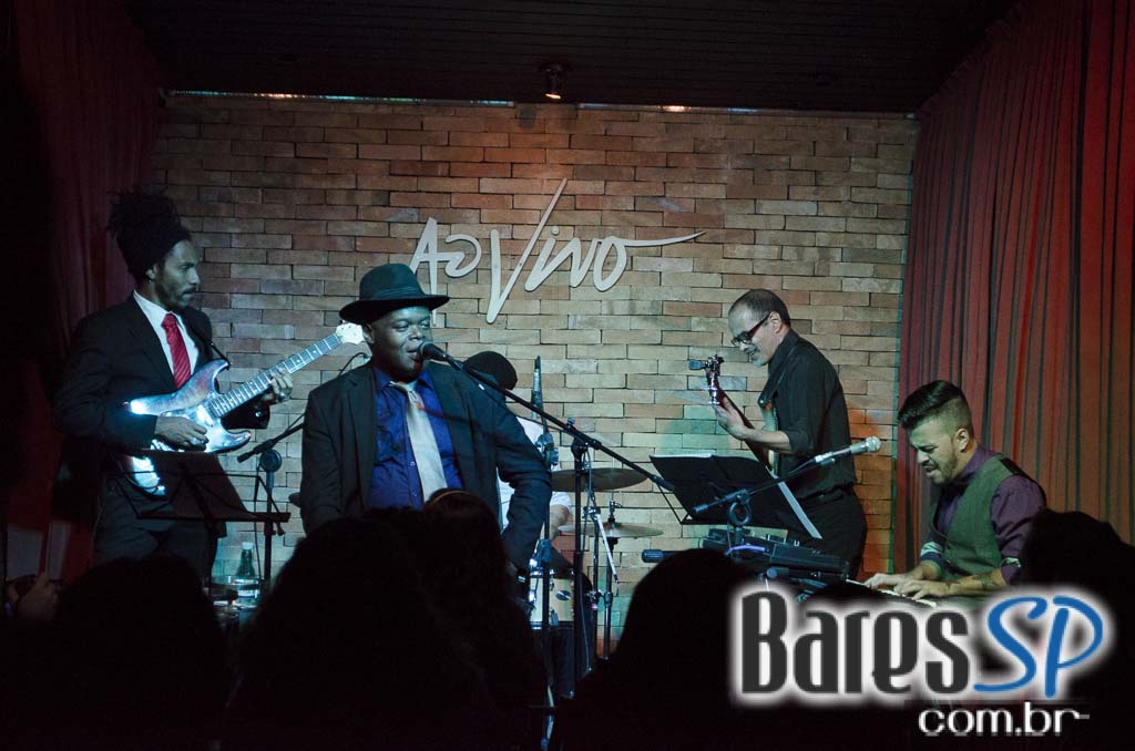 Dom Paulinho Lima se apresentou sábado no palco do Ao Vivo Music Dom Paulinho Lima se apresentou sábado no palco do Ao Vivo Music