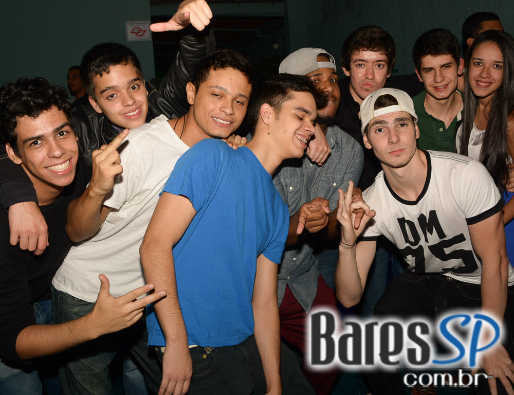 Club Sessions com DJ convidados nas pick-ups animando a noite do Sr. Balthazar Club Sessions com DJ convidados nas pick-ups animando a noite do Sr. Balthazar