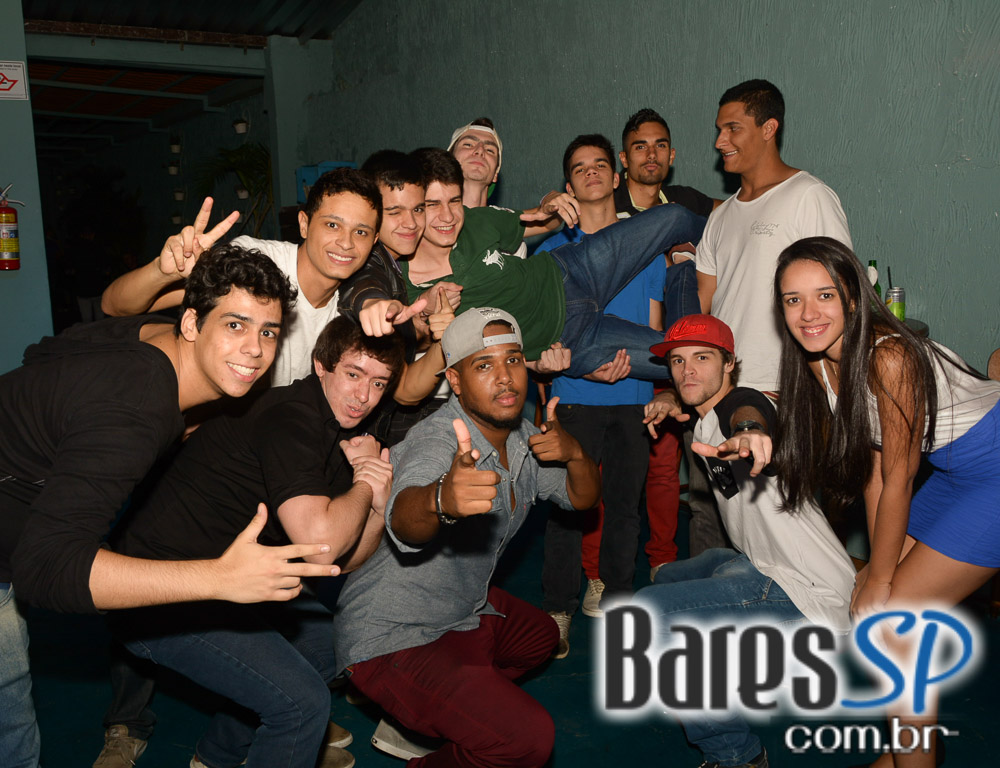 Club Sessions com DJ convidados nas pick-ups animando a noite do Sr. Balthazar Club Sessions com DJ convidados nas pick-ups animando a noite do Sr. Balthazar