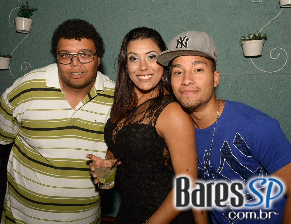 Club Sessions com DJ convidados nas pick-ups animando a noite do Sr. Balthazar Club Sessions com DJ convidados nas pick-ups animando a noite do Sr. Balthazar