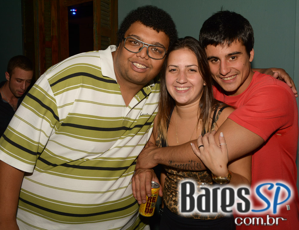 Club Sessions com DJ convidados nas pick-ups animando a noite do Sr. Balthazar Club Sessions com DJ convidados nas pick-ups animando a noite do Sr. Balthazar