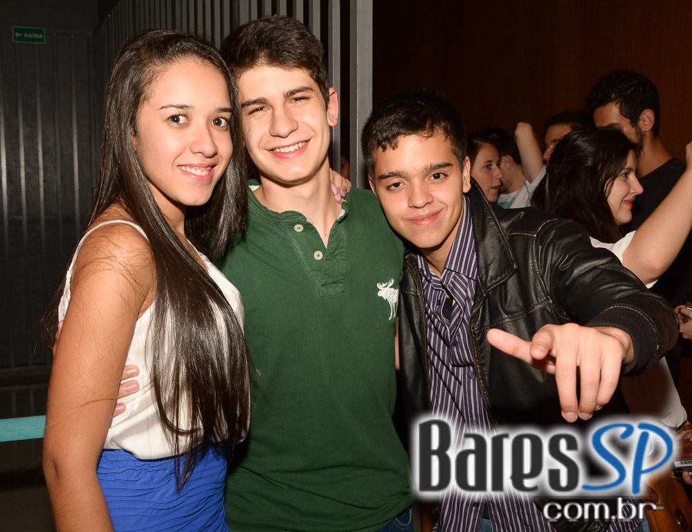 Club Sessions com DJ convidados nas pick-ups animando a noite do Sr. Balthazar Club Sessions com DJ convidados nas pick-ups animando a noite do Sr. Balthazar