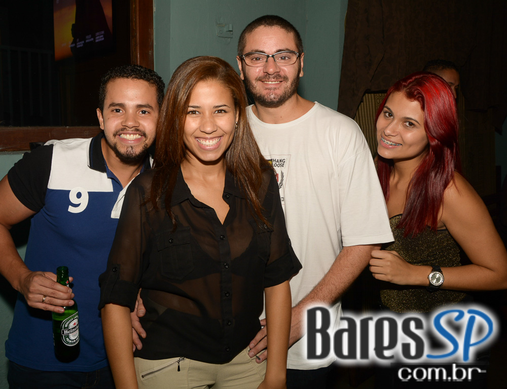 Club Sessions com DJ convidados nas pick-ups animando a noite do Sr. Balthazar Club Sessions com DJ convidados nas pick-ups animando a noite do Sr. Balthazar