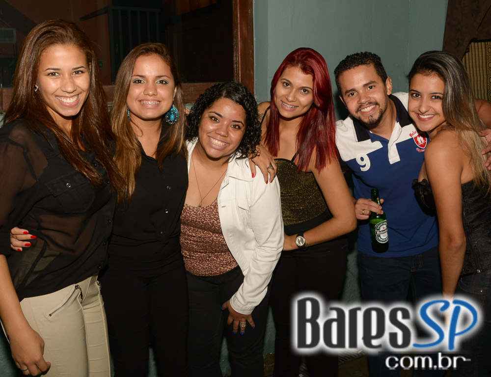 Club Sessions com DJ convidados nas pick-ups animando a noite do Sr. Balthazar Club Sessions com DJ convidados nas pick-ups animando a noite do Sr. Balthazar