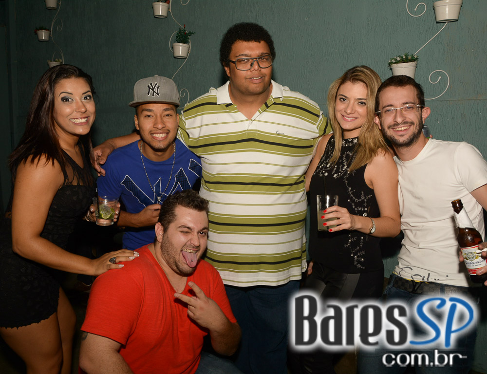 Club Sessions com DJ convidados nas pick-ups animando a noite do Sr. Balthazar Club Sessions com DJ convidados nas pick-ups animando a noite do Sr. Balthazar