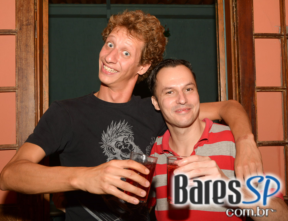 Club Sessions com DJ convidados nas pick-ups animando a noite do Sr. Balthazar Club Sessions com DJ convidados nas pick-ups animando a noite do Sr. Balthazar