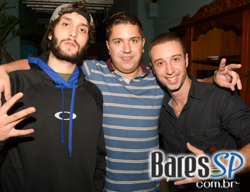 Club Sessions com DJ convidados nas pick-ups animando a noite do Sr. Balthazar Club Sessions com DJ convidados nas pick-ups animando a noite do Sr. Balthazar